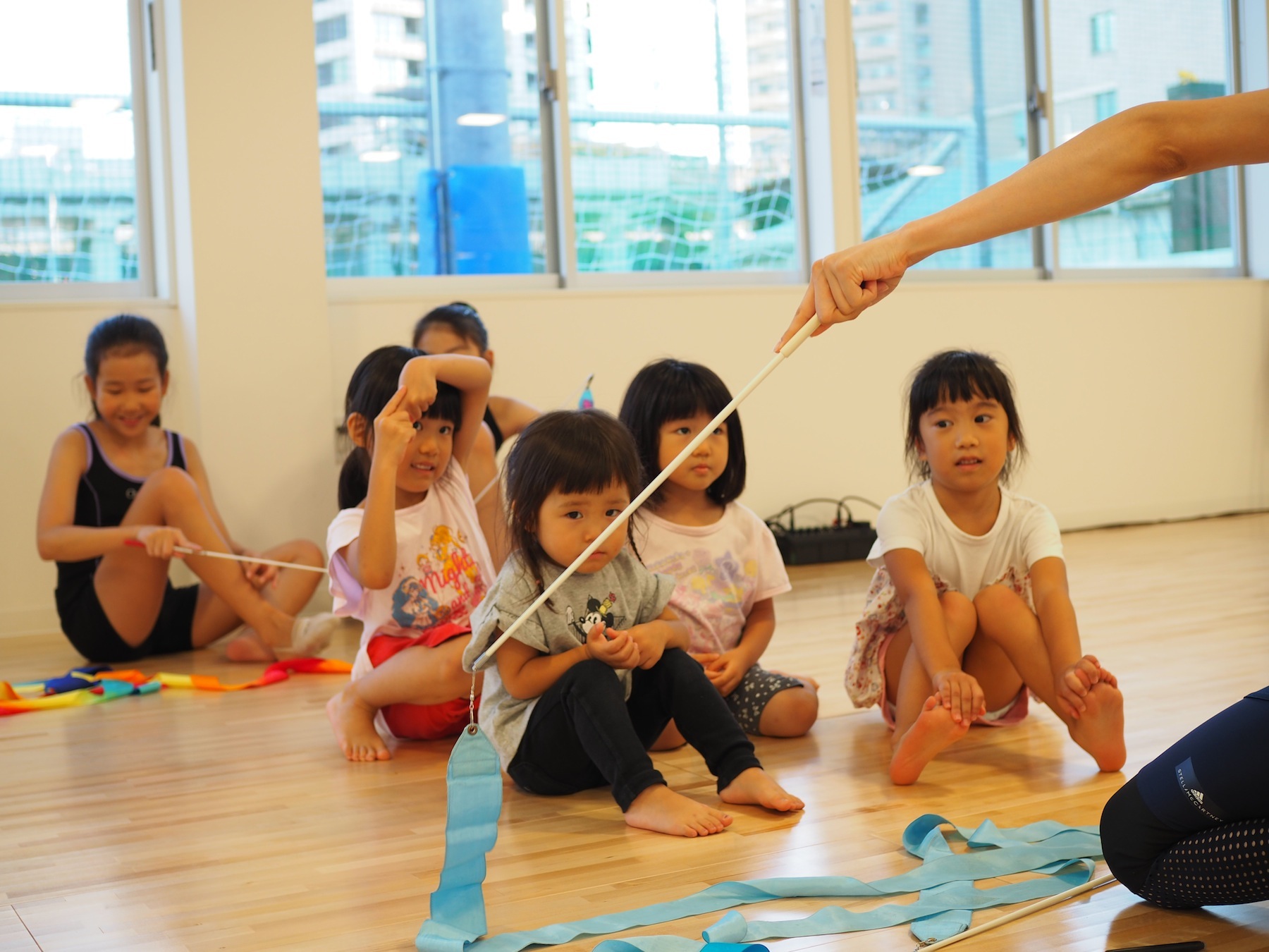 第1回こども新体操教室 ６名のスポルっ子誕生 体験会はあと１回 次回は8 24 金 Kimiko Date Sports Studio